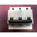 FEDERAL ELECTRIC HBA332 32A B TRIPLE POLE MCB