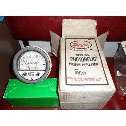 DWYER SERIES 3000 PHOTOHELIC PRESSURE SWITCH/GAGE